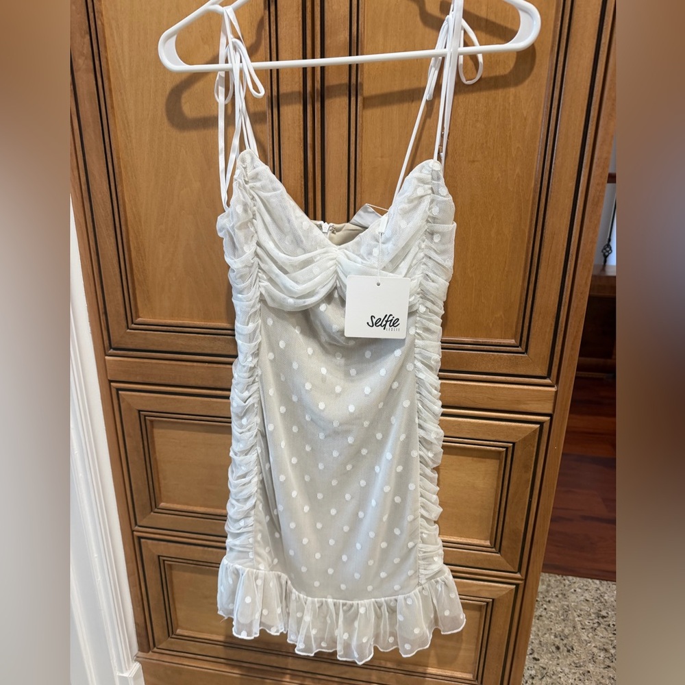 Selfie Leslie White Polka Dot Chemise